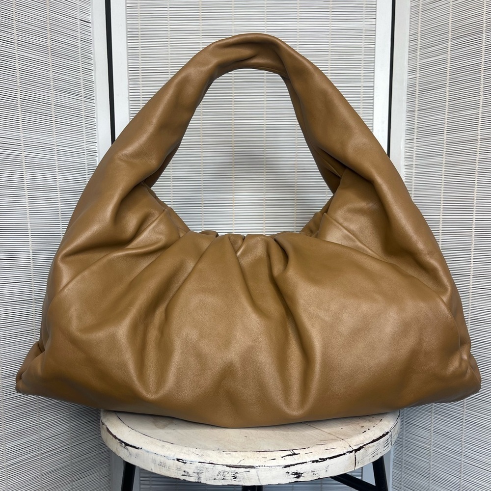 Bottega Veneta The Pouch Large Tan Leather Slouchy Clutch Made Italy OS - Picture 4 of 15